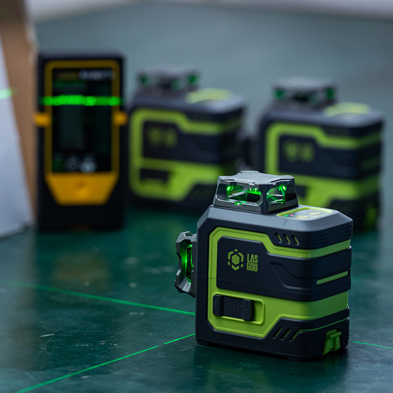 Mức laser màu xanh lá cây ngang và dọc